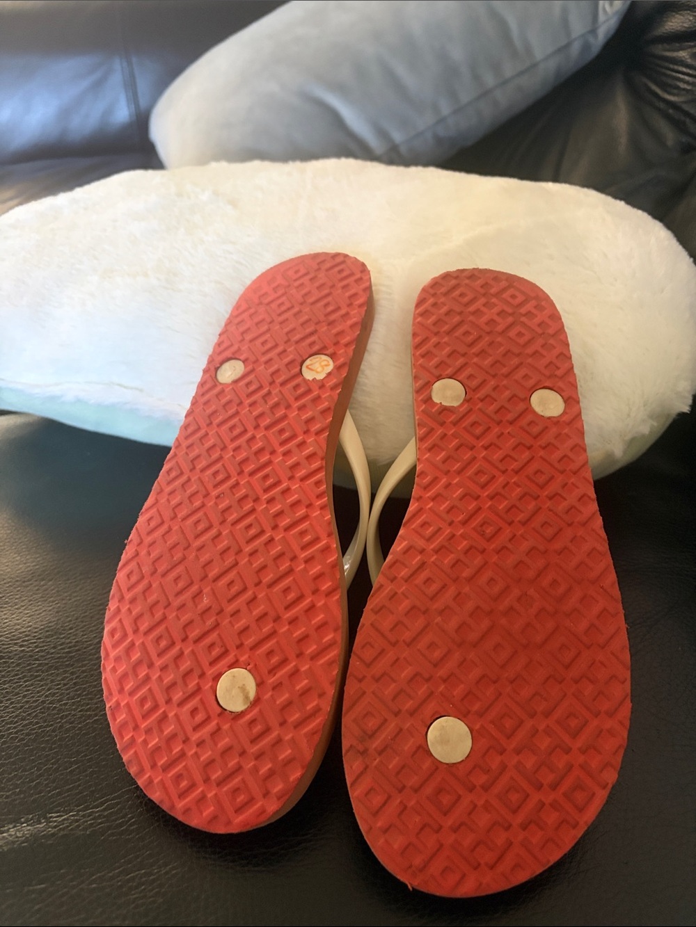 Tory Burch size 7 cream flip flops. - Picture 4 of 5